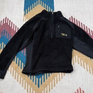 Mountain Hardware Quarter Zip small